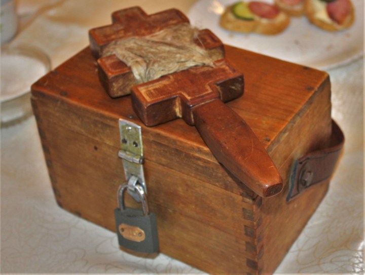 Колядницький хрест з повісмом та «